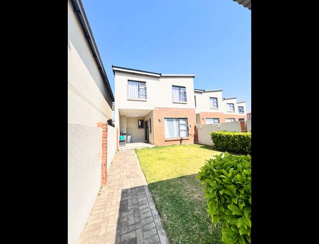 3 BEDROOM SECTIONAL TITLE FOR SALE IN BEN FLEUR